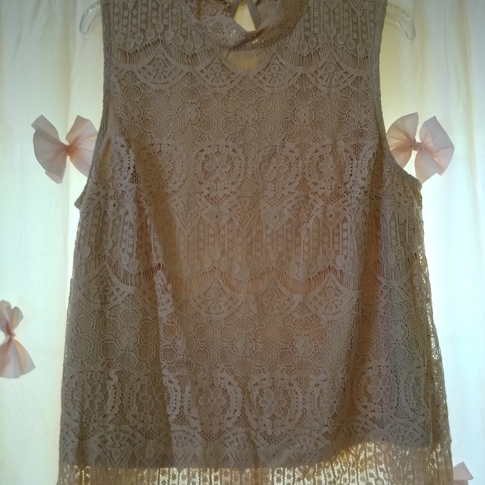 Lace sleeveless top